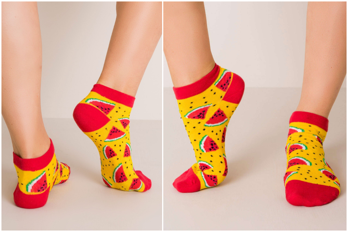 Короткі кольорові шкарпетки з магазину ebutik.com.ua