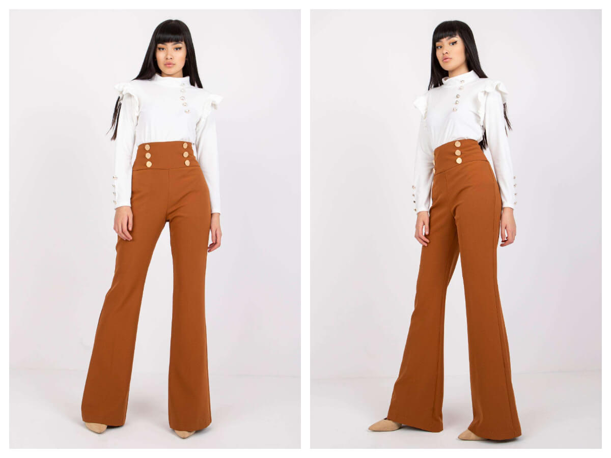 Класичні брюки-кльош з високою талією коричневого кольору в поєднанні з білою блузкою з воланами